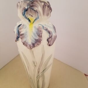 Vintage Sigma The Tastesetter Bella EFloral Ceramic Vase with Purple Iris Design